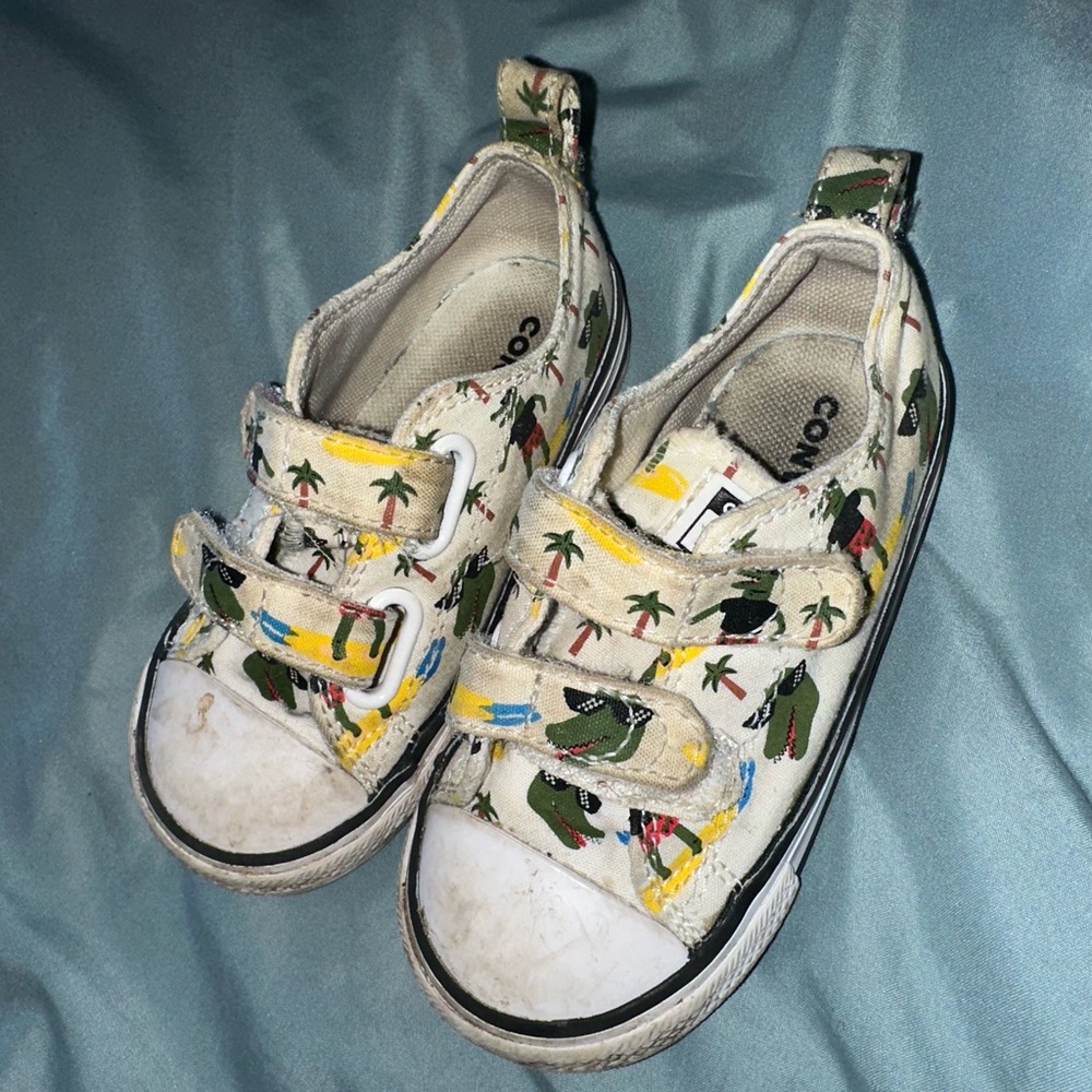 Size 7C dinosaur converse (Gender Neutral)